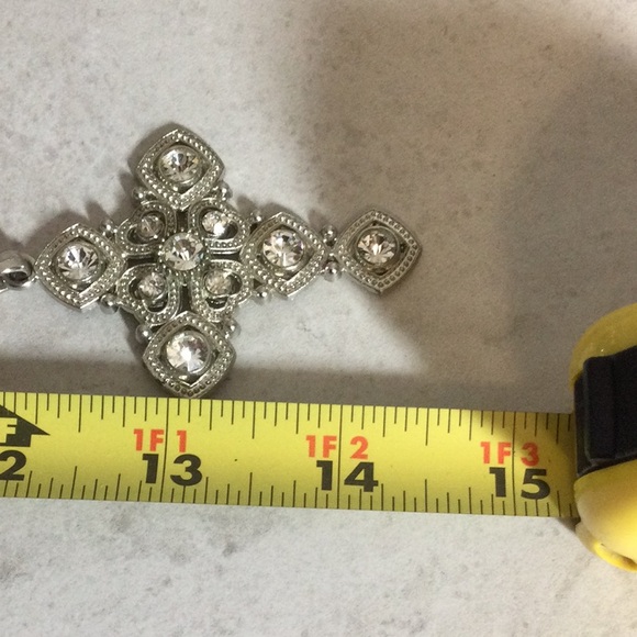 Silver blingy cross on silver chain - Picture 7 of 7